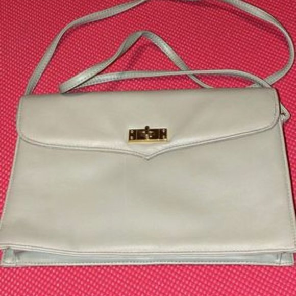 Beautiful Light Gray Crossbody Bag By Amanda Smith. Very Nice And Roomy - Picture 5 of 7